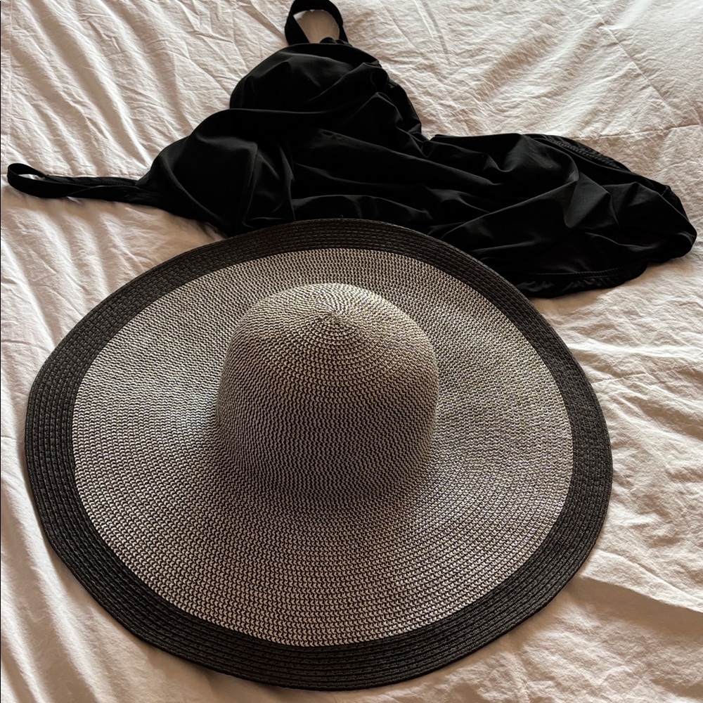 Calvin Klein Monochrome Patterned wide Rim Sun Hat with silver threads - Picture 5 of 10